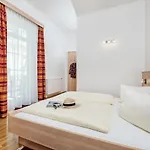 Schwarzvilla 아파트