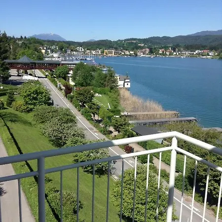 Schwarzvilla Apartment